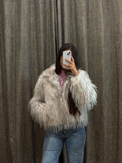 Chaqueta pelo sintético tonos grises