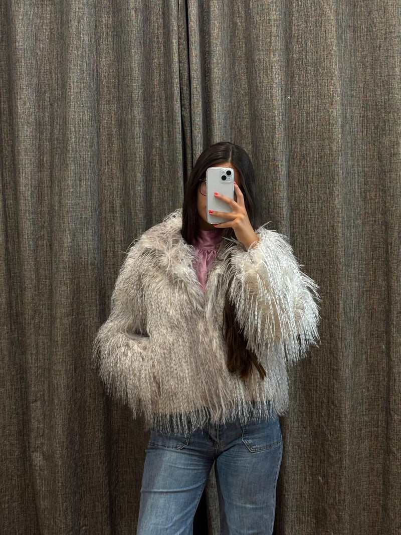 Chaqueta pelo sintético tonos grises