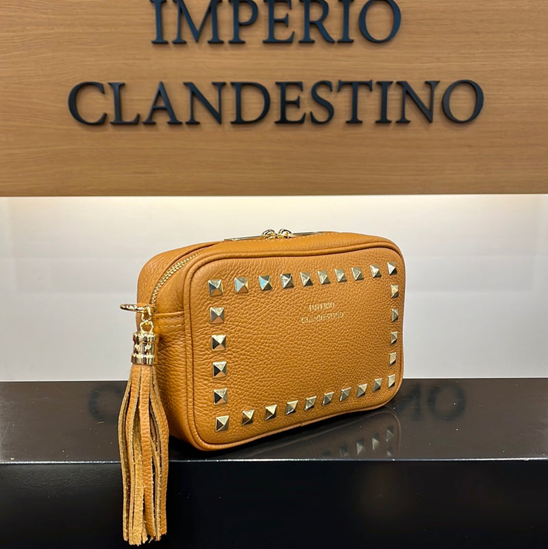 Bolso Wanda Tachas  Oro Piel Camel