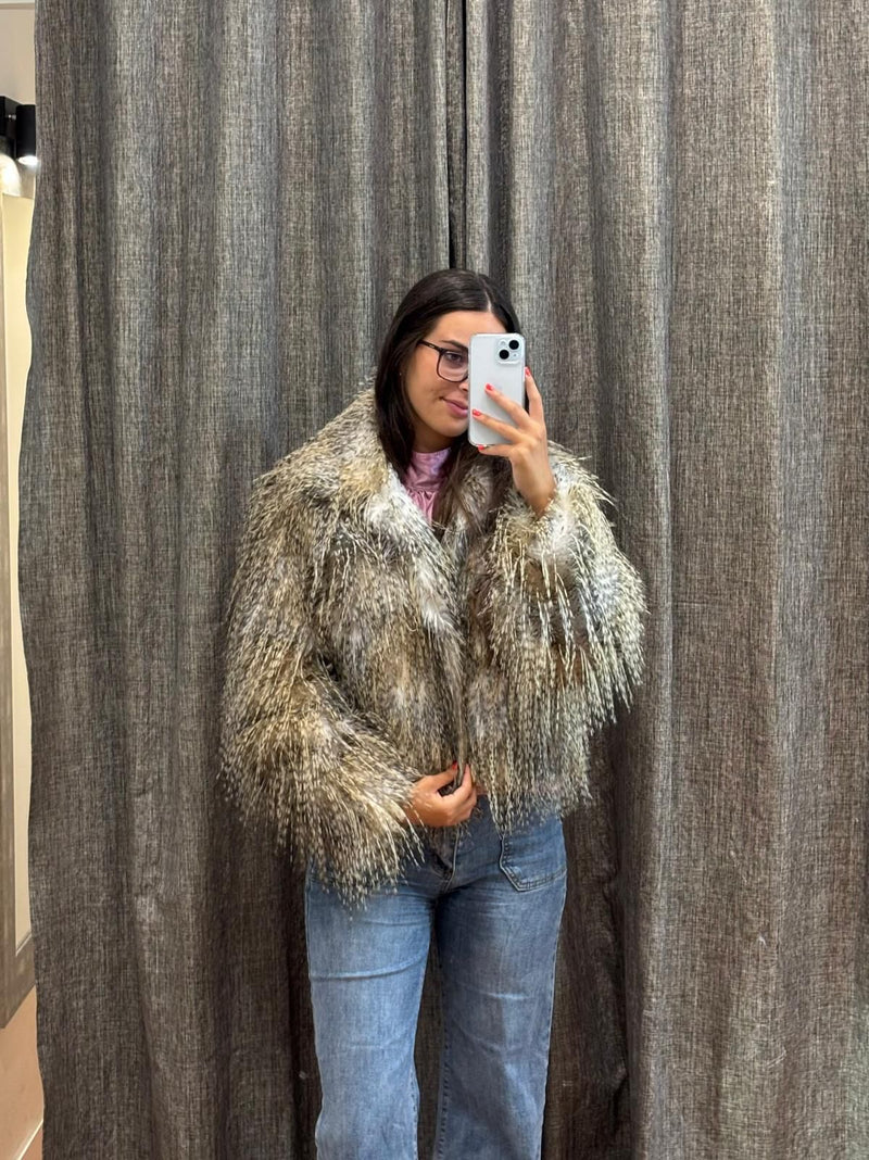 Chaqueta pelo sintético tonos naturales